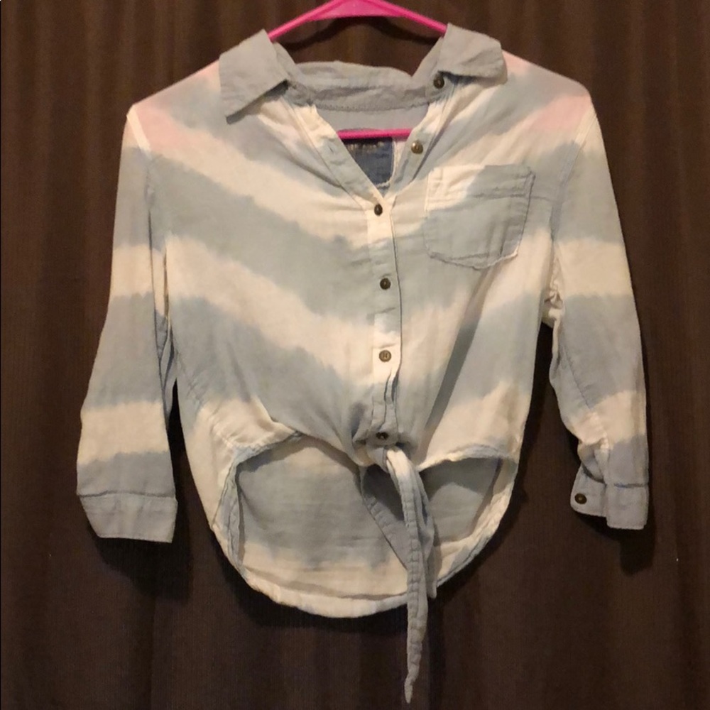 Arizona Jeans Co. quarter sleeve crop top